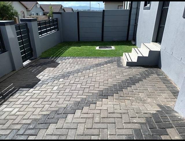 2 BEDROOM HOUSE FOR SALE IN GROENHEUWEL